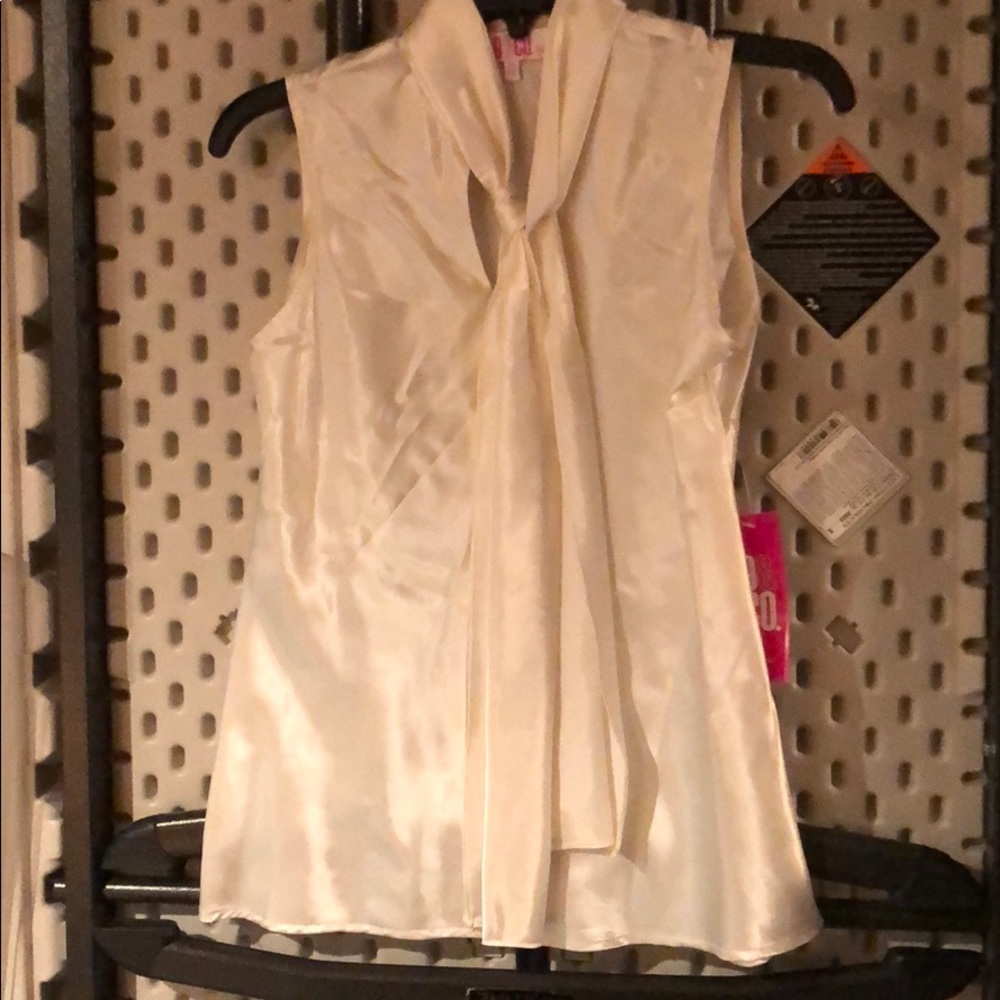 Nine & Co sleeveless blouse